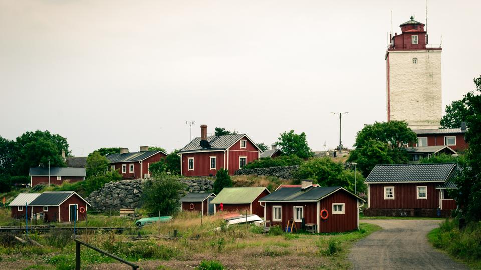 Bild på en liten by ute på landet