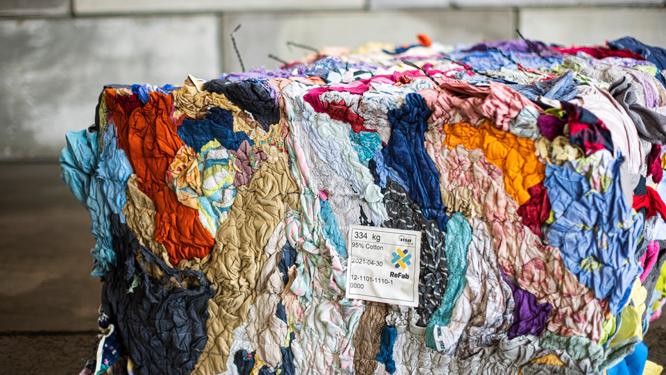 ReFab - sorterad textil för återvinning från Siptex anläggning i Malmö.