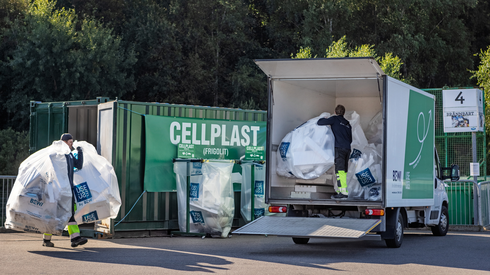 Use-ReUse truck. Visit at Municipality site in Sweden with collecting of EPS (polystyrene).