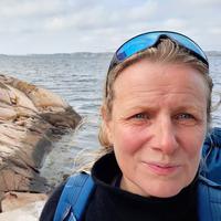 Maria Granberg ute på fältarbete.