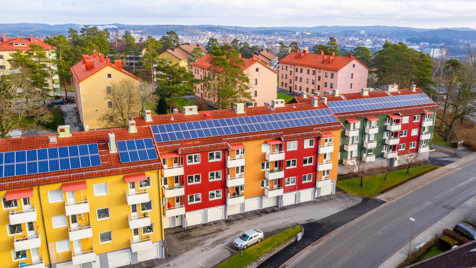 Solceller monterade på flerfamiljsfastigheter