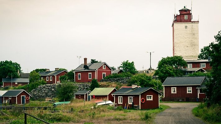 Bild på en liten by ute på landet